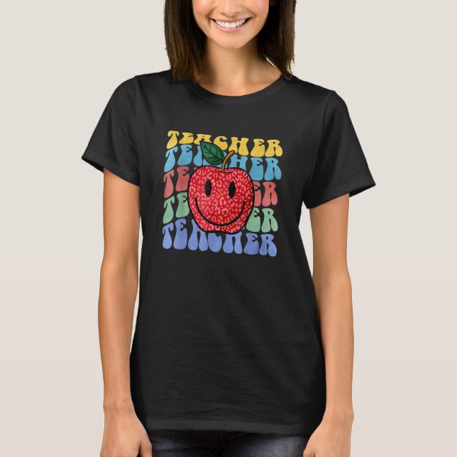 Retro Teacher Apple Leopard Groovy Back To School  T Shirt (Framsida)