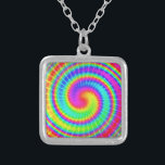 Retro Tie Dye Hippie Psychedelic Silverpläterat Halsband<br><div class="desc">Den här groovydesignen har en skarp,  snabb regnbåge av färg i ett slitet mönster. Det är en roligt,  en återdesign för fredsälskande hippies/bohemianer som kärlek på 1960-,  1970- och psykedeliska färg.</div>