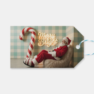 Retro Tomte som slappnar av i en luddig stol Presentetikett