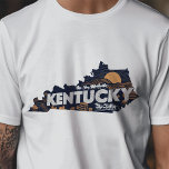 Retro Travel Iconic Kentucky Graphic T Shirt<br><div class="desc">Ikonen Kentucky Graphic T-Shirt firar blågrässtaten med den här Retro Travel Iconcky. Den här skjortan är en vintage-inspirerad design som fångar Kentucky unika charm- och rik-kultur. Den är perfekt för både resenärer och boende. Den är tillverkad av högkvalitativa material för bekvämt bruk och passar perfekt för avslappnader, resor och vardaglig...</div>