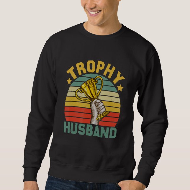 Retro Trophy Spouse Husband Funny Cool Father Dad  Lång Ärmad Tröja (Framsida)