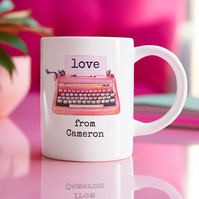 Retro Typewriter Cute Personlig Vänskap Kaffemugg (This cute Valentine's Day mug shows our cute retro typewriter typing "love.")