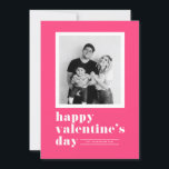 Retro Typography Shock rosa Photo Valentine Day Julkort<br><div class="desc">Glad Alla hjärtans dag! Skicka Alla hjärtans dag hälsning till familj och vänner med det här anpassadet ett platt kort på Alla hjärtans dag. Den har återfordrad typografi i bakgrunden på shock rosa. Anpassa genom att lägga till information. Det här fotot Alla hjärtans på dagen-kort finns på andra kartonger.</div>