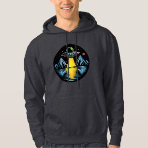 Retro UFO i de berg som reflekterar i Vatten Hoodie