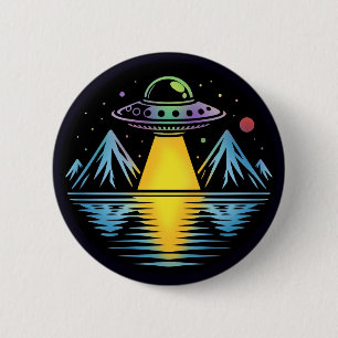 Retro UFO i de berg som reflekterar i Vatten Knapp