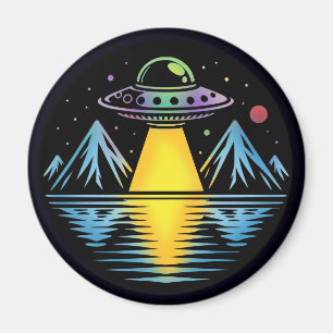 Retro UFO i de berg som reflekterar i Vatten Magnet