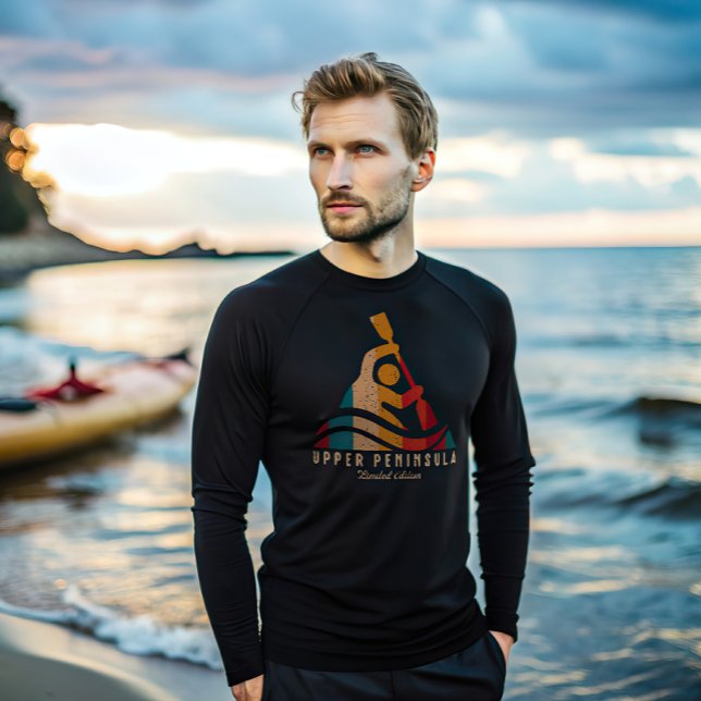 Retro Upper Peninsula Kayaking T Shirt (Skapare uppladdad)
