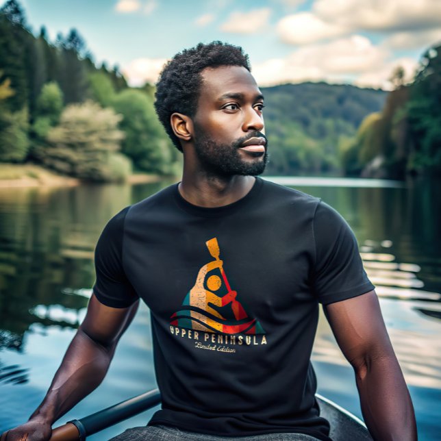 Retro Upper Peninsula Kayaking T Shirt (Skapare uppladdad)