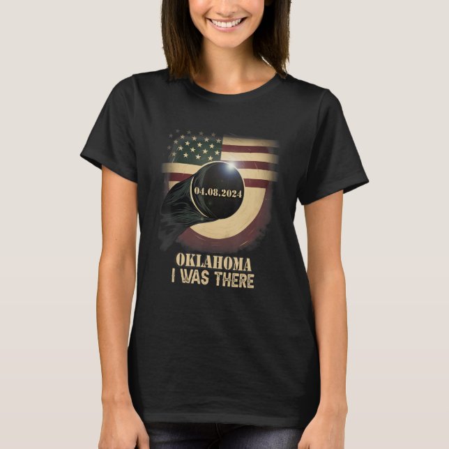Retro US Flag Total Solar Eclipse 2024 Oklahoma T Shirt (Framsida)