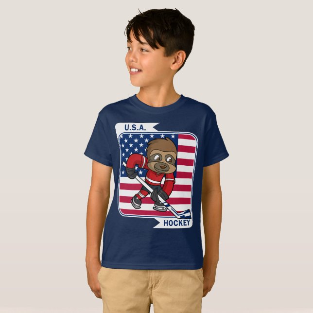 Retro USA Sloth Ice Hockey Tee (Hel framsida)