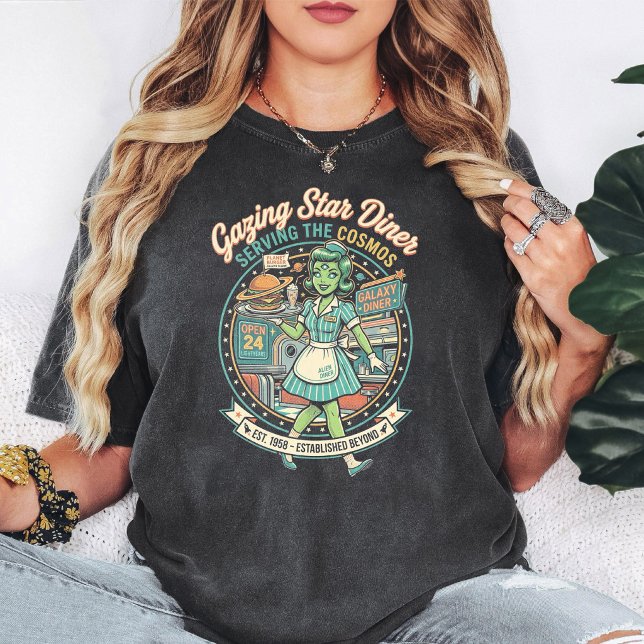 Retro utomjording servitris på serverar Burger T Shirt (Skapare uppladdad)