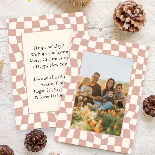 Retro Vågig Rutig Rosa Ett Foto Julkort (modern retro groovy wavy checkerboard pink holiday christmas card one photo message on back cute)