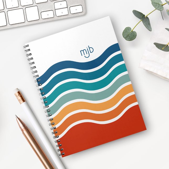 Retro Vågigt Rand Mönster med valfritt monogram Anteckningsbok (A colorful notebook with retro vibes to personalize with your monogram initials.)