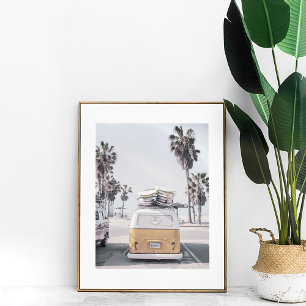 Retro Van med surfboard på Poster i kuststranden