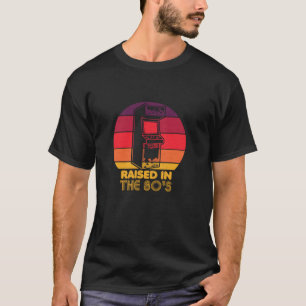 Retro-videospelskåpet Upphöjt i Arcade-skåpet på 8 T Shirt