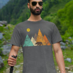Retro Vintage Bear i Skogen bergen T Shirt<br><div class="desc">Den här designen skapades genom digital grafik. Du kan ändra stil på den här skjortan genom att välja Mer > under alternativet stil. Det kan vara personlig genom att klicka på anpassningsknappen och ändra färg, lägga till namn, initialer eller ord som du vill ha. Kontakta mig på colorflowcreations@gmail.com om du...</div>