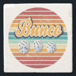 Retro Vintage Bunco Player Dice Stenunderlägg<br><div class="desc">Retro färg med tre Bunco Dice. Perfekt för Bunco-spelare som kärlek att spela! Bunco-spelare kan använda sitt favoritglas eller mugg i ställe på den här roligten. Underbart pris eller gåva till helgdag.</div>