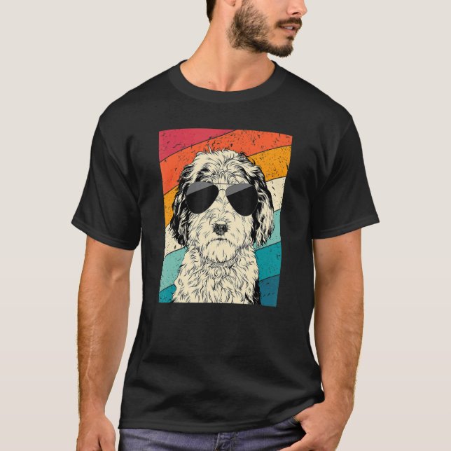 Retro Vintage Sheepadoodle med solglasögon Doodle T Shirt (Framsida)