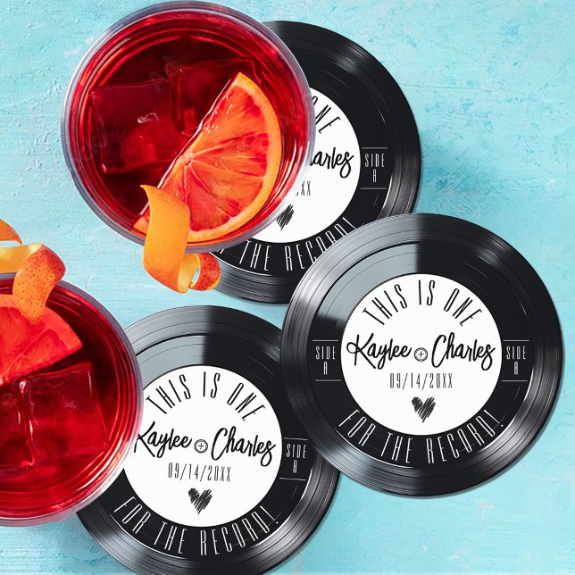 Retro Vinyl Record Black and White Music Bröllop Underlägg Papper Rund (Unique retro black and white vintage vinyl record music theme wedding reception bar drink coasters)