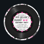 Retro Vinyl Record l Modern Chic Sweet 16 B'day Inbjudningar<br><div class="desc">En modern söt roligt för att fira 16:e B-dagen. Anpassa den med en egen text eller klicka på knappen Anpassa den om du vill gå till verktygen Design där du kan ändra teckensnitt,  skriva storlekare,  skriva färg,  textplacering med mera.</div>