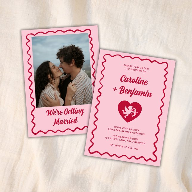 Retro Wavy Frame Red Pink Cupid Heart Wedding Inbjudningar (Skapare uppladdad)