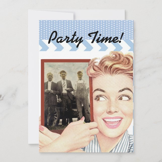 Retro Woman Holding a Photo Inbjudningar (Framsida)