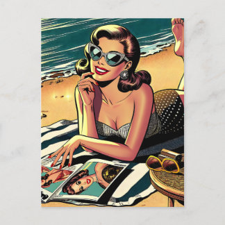 Retro Woman i Beach som läser ett Mode-magasin Vykort