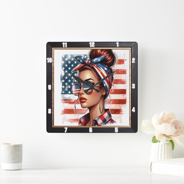 Retro Woman Patriotic American Flagga Fyrkantig Klocka (Hem)