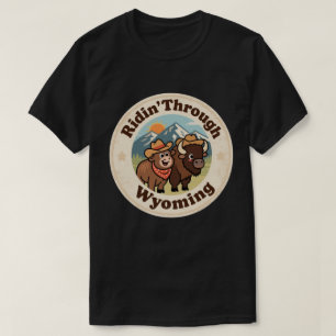 Retro Wyoming-märke_ Bison med bergskedja T Shirt