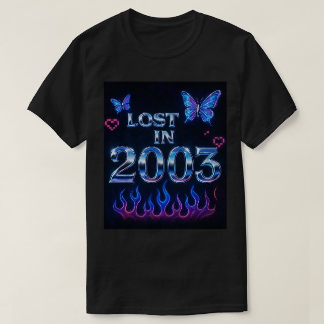 Retro Y2K "Borttappad in 2003" Chrome Text T-Shirt (Design framsida)