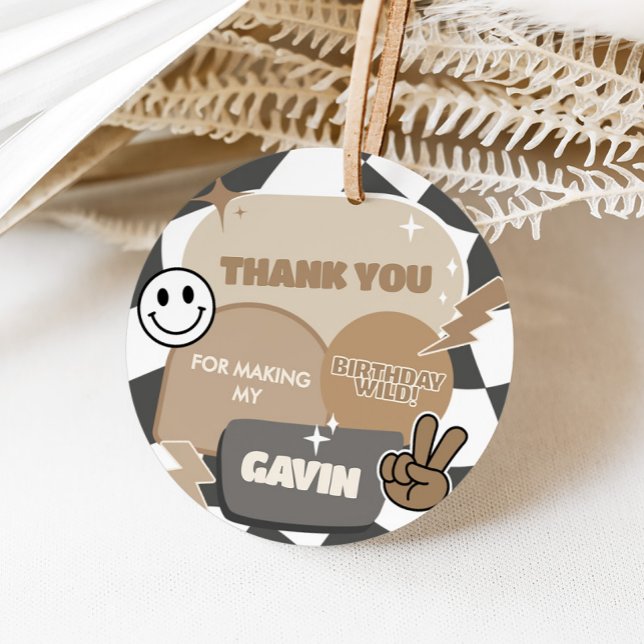 Retro Young-Vild och tre Födelsedagsfester runda Gåvor Etiketter (Retro Groovy Young Wild and Three Birthday Party Round Favor Tags)