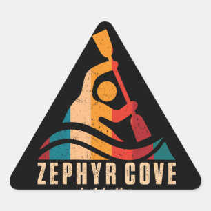 Retro Zephyr Cove Kayaking Triangelformat Klistermärke