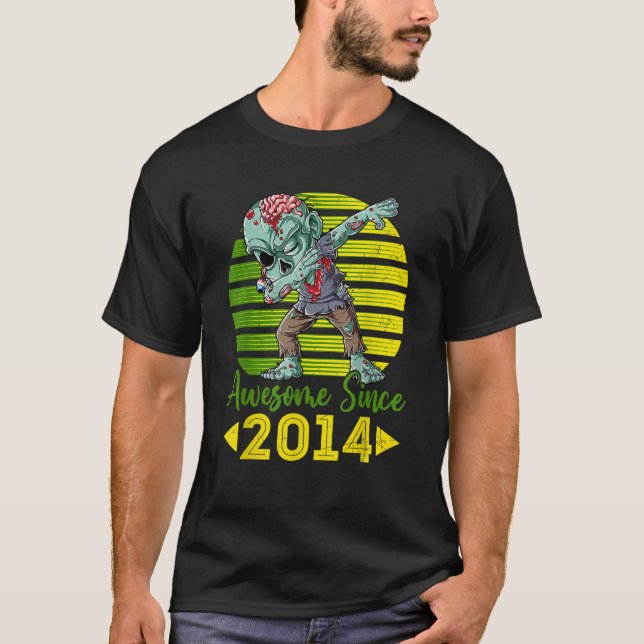 Retro Zombie Dabbing Fantastisk sedan 2014 8:e dag T Shirt (Framsida)