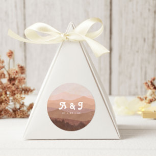Retrobergen och Forest Rosa Bröllop Monogram Runt Klistermärke