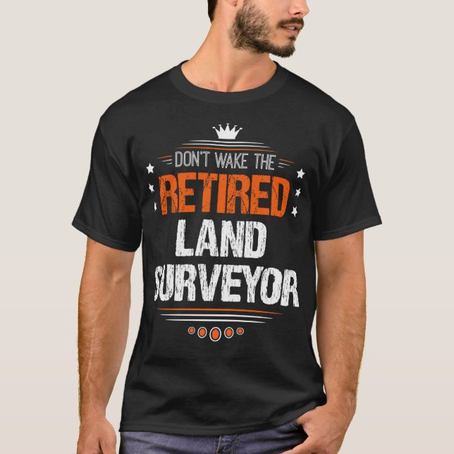 Retrött markbesiktningsman Gift Retrött Land Surve T Shirt (Framsida)