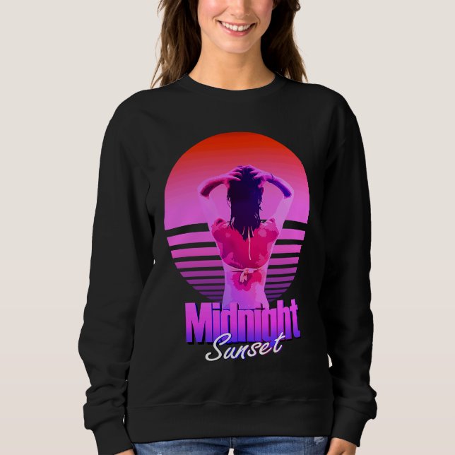 Retrowave Midnight Sunset Girl In The Sea T Shirt (Framsida)