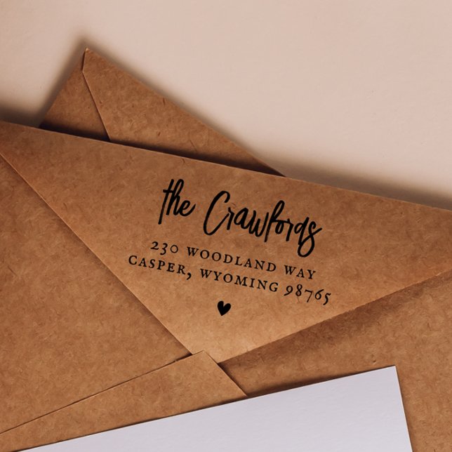 Returadress av vismiskt hjärta i Namn i skriptfami Självfärgande Stämpel (Script Family Name Whimsical Heart Return Address Self-inking Stamp)