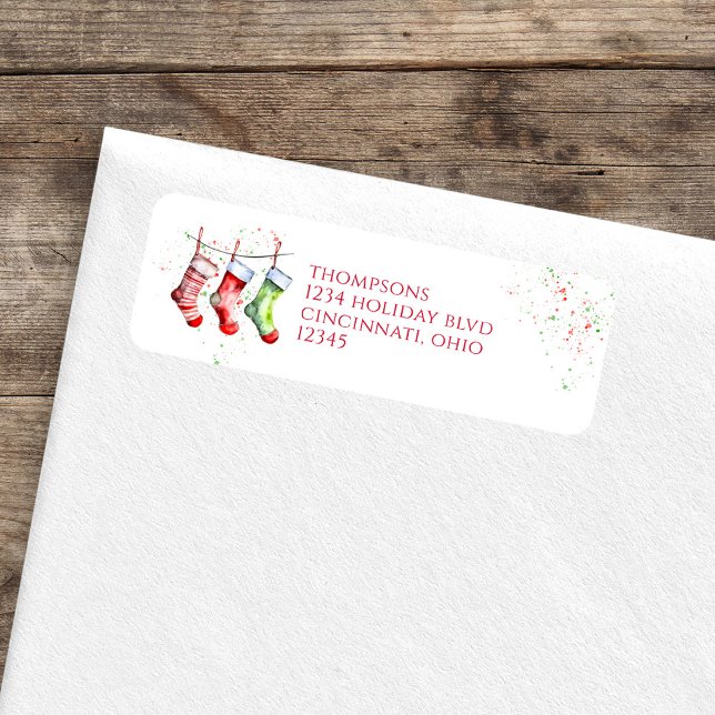 Returadress för julfärsfärgslager etikett (Whimsical cute watercolor holiday stockings return address label. )