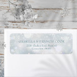 Returadressen elegant Winter Snöflingor Returadress Etikett<br><div class="desc">Vackra returetiketter för elegant med känslig snöflingor på en vinterfrostbakgrund så att du kan anpassa dig till namn och adress. Designad av Thisisnotme©</div>