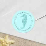 Returadressen för Beach-julen i Aqua Round Runt Klistermärke<br><div class="desc">Den här kust-julens returadressetikett har en akvblått glitter-sjöfågel på en ljusare akvafblåblå bakgrund. *Om du vill ha den här designen på fler produkter eller behöver hjälp med designen kontaktar du mig genom Zazzle-Chattan.</div>