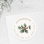 Returadressen Namn i julfamiljen Runt Klistermärke<br><div class="desc">Anpassningsbarnas designade runda returetiketter/klistermärken med vattenfärgade julmärken och röda bär. Anpassa till familjen namn och adress. Perfekt för att dekorera helgdag,  DIY-gåvor och mycket annat!</div>