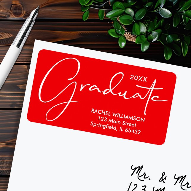 Returadressen Red för skript i Studenten Elegant Adressetikett (Graduation Elegant Script Red Return Address Labels)