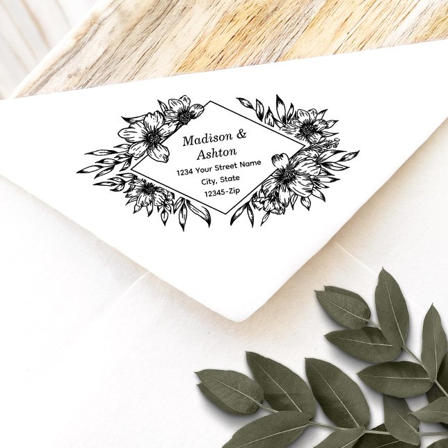Returadressen Rustic Blommigt Gräns Bröllop Namn Självfärgande Stämpel (Effortlessly personalize your wedding mail with our elegant self-inking stamp.)