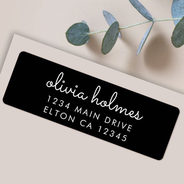 Returadressen trendig Modern Black Script Returadress Etikett (A stylish monochrome label perfect for personalized stationery and everyday mailing)