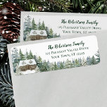 Returadressen Winter Gräs Forest Cabin jul Returadress Etikett<br><div class="desc">Denna mysiga vintersemesteradressetikett har en vattenfärgad,  rustisk skogsgård med en stuga som är kapslad i skogen som täcks av snö. Kontrollera samlingen för olika matchande produkter.</div>
