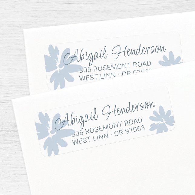 Returadressetikett för Modern Blue Daisy Flowers Returadress Etikett (Modern elegant script name return address label template with pastel blue floral background.)