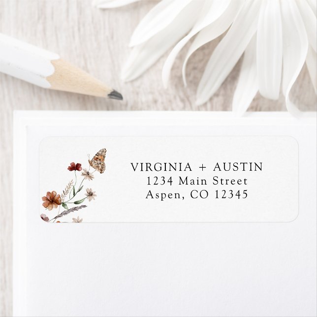 Returadressetikett för White Boho Bröllop Returadress Etikett (White Boho Floral Wedding Return Address Label with Butterfly by Painted Paperie
)