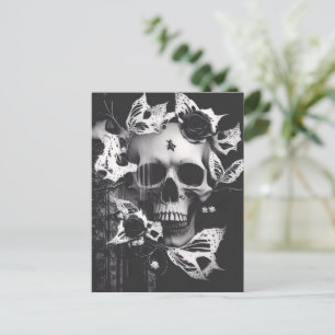 Revenants Embrace: Black and White Graphic Skull Vykort