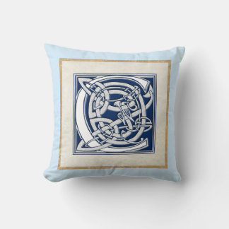 Reversible Celtic C Initial Kudde