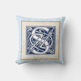Reversible Celtic S Initial Kudde